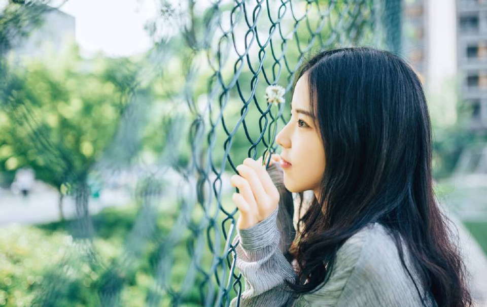“这个没问题。”庞统微微舒了口气，幸好，吕征没有像他姐姐那样无法无天，要不然，庞统等人还真得头疼了。